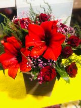 შერეული წითელი ვარდების კოლოფი