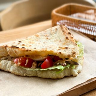 Піца сендвіч з куркою та грибами (200г.)