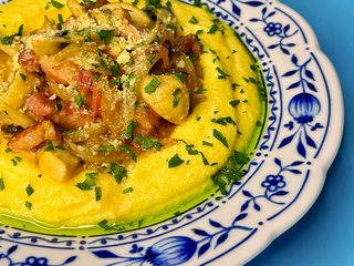 Банош з копченим беконом та грибами (300g)