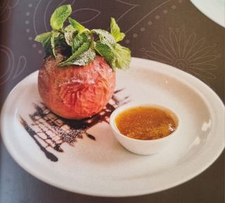 Яблоки запеченные с медом и орехами (150гр)