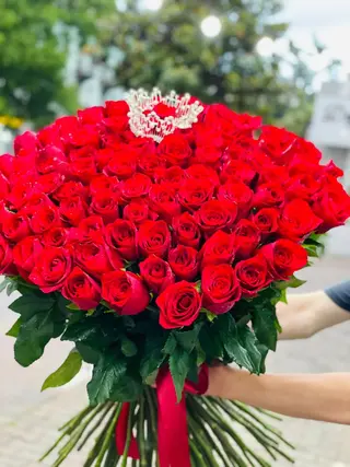 51.წითელი ვარდი კარონით