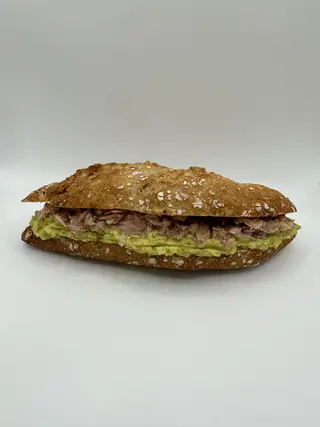 Galleguillo Multicereal De Aguacate Y Atún