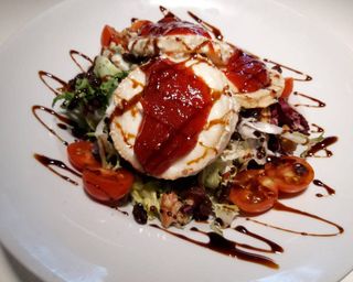 Ensalada templada de queso de cabra 