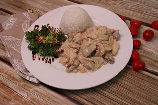 Курица с шампиньонами (300г)