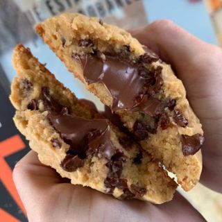 Galleta Con Chispas De Chocolate Rellena De Nutella