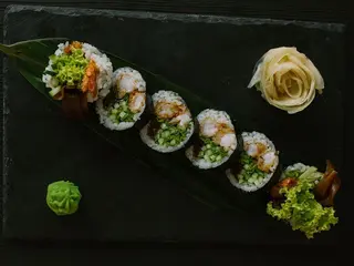 Futomaki z krewetkami w tempurze (220g)