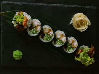 Futomaki z krewetkami w tempurze (220g)