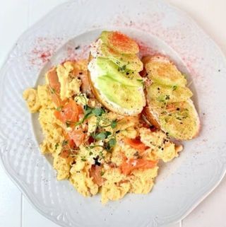 Скрембл с лососем