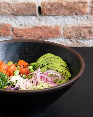 Poke Bowl De Salmón Marinado