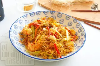38. Fideo de Arroz con Tres Delicias