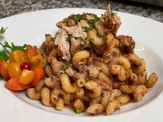 Riccioli Arrabbiata Nera Con Atún