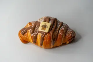 Cornetto del Castello Aragonese al cioccolato