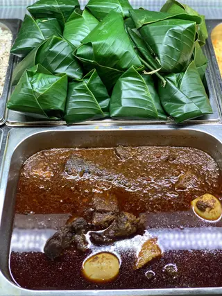 White rice with special sauce (Oreke)
