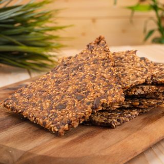 Безглутенови крекери с четири вида семена