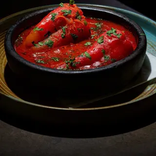 Stuffed bell peppers with gravy (300 g)