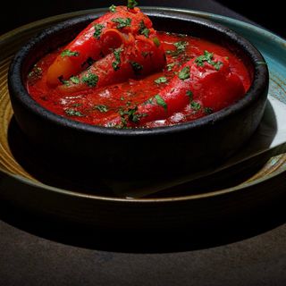 Stuffed bell peppers with gravy (300 g)