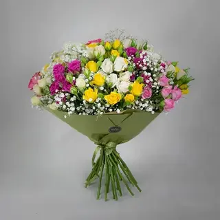 ფერადი სპრეი ვარდები გიფსოფილით