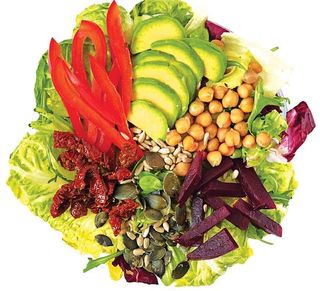 Sałatka Burak z awokado średnia