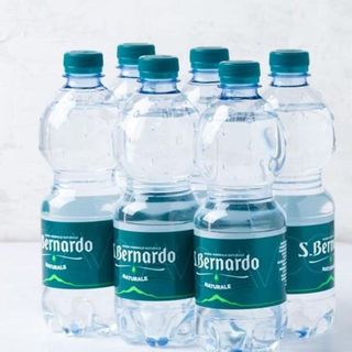 6 Bottigliette d'acqua frizzante da 50 cl