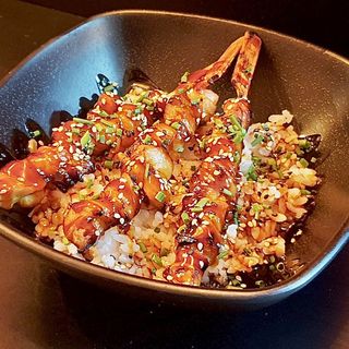 Yakitori De Pollo En Una Cama Arroz Japonés (1 Ud.)