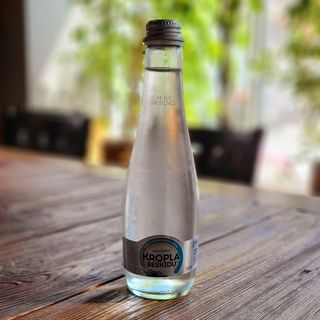 Woda mineralna niegazowana