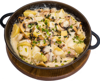 Пательня з куркою та грибами