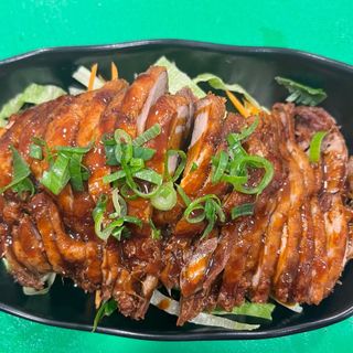 PATO ASADO CON ENSALADA DE VERDURAS (Puesto 2)