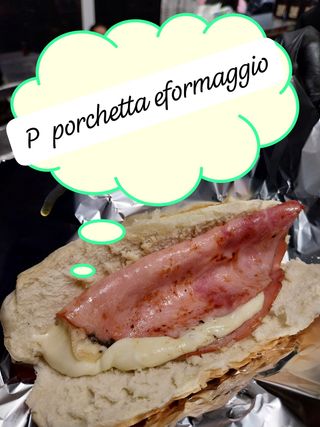 Panino con porchetta e formaggio