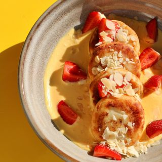 Сирнички з йогуртом з маракуйєю