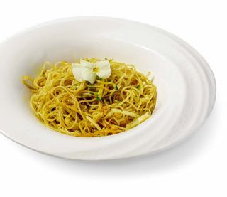 745. Spaghetti di riso con pollo