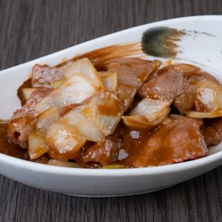 134. Manzo con cipolle