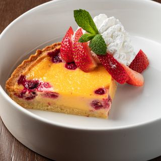 Малиновый тарт со взбитыми сливками