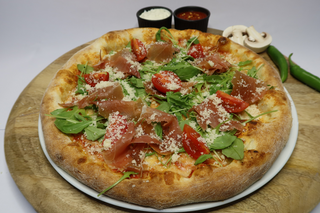 Pizza Crudo E Rucola