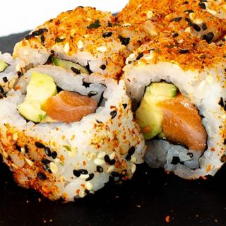 51. Spicy salmón roll (8 pzs.)