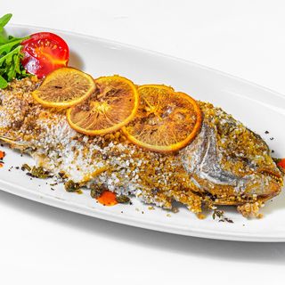 Цяла риба Фагри с морска сол 500 г