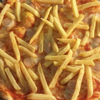 Würstel e patatine fritte