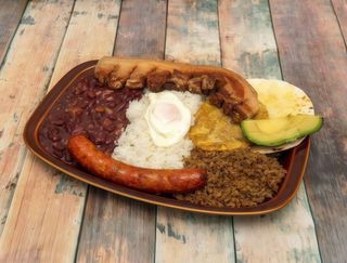 Bandeja  paisa colombiana