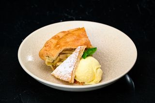 Deep Dish Apple Pie With Vanilla Ice Cream