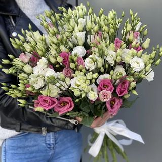 Buchet din 15 eustome mix
