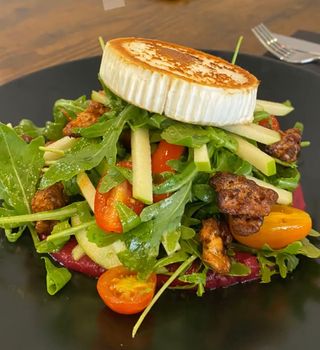 Ensalada De Queso De Cabra