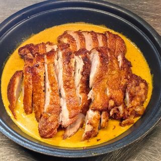 Pato asado con curry amarillo thal 