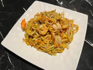 209B Noodles Saltati con Frutti di Mare