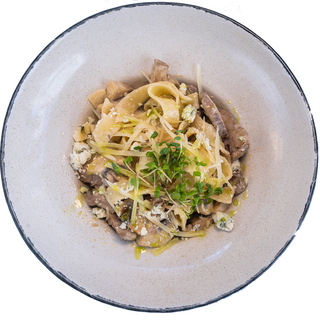 Тальятелле з грильованою свининою та печерицями