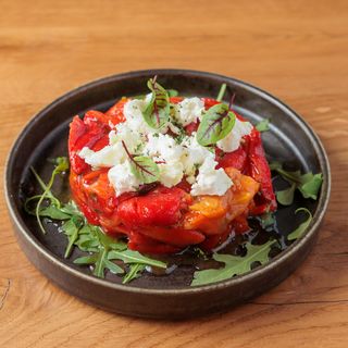 Pečena paprika sa belim lukom i feta sirom