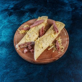 Slana palačinka sa šunkom, kačkavaljem i namazom