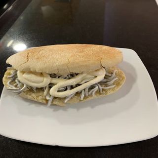 Mollete Lucano Con Gulas Y Alioli