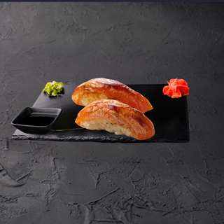 Nigiri Salmón Flambeado, Dos Piezas