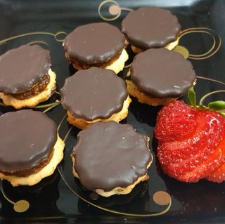 Minişler cu nucă 200 g