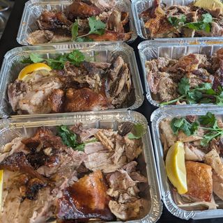 PIERNA ASADA CON PLÁTANO FRITO 