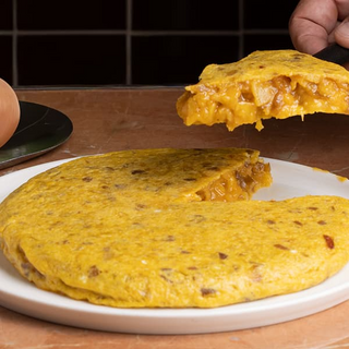 Tortilla con Cebolla Confitada.